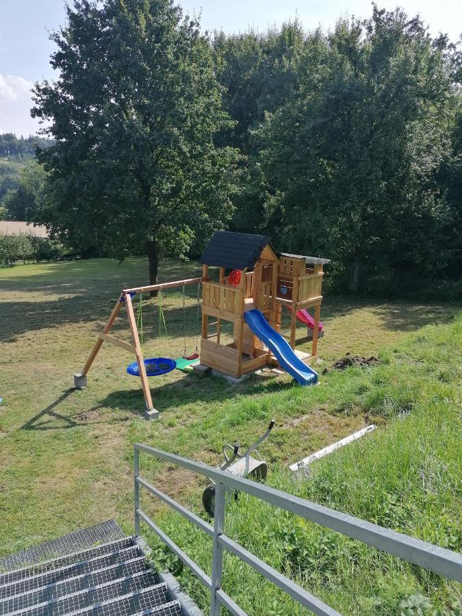 Ferienwohnung Schuhmann Mit Wintergarten Und Garten Therme Aquapulco Und Ikuna Erlebnispark, Zoo Schmiding 20 Min Mit Auto Entfernt Ab 3 Naechte Buchbar Hinzenbach Ngoại thất bức ảnh