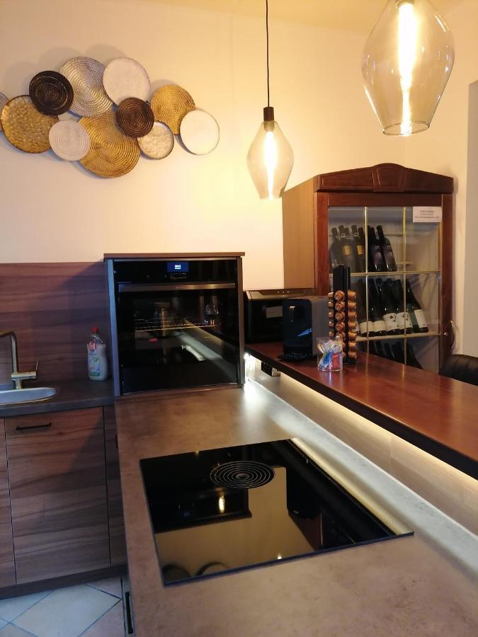 Ferienwohnung Schuhmann Mit Wintergarten Und Garten Therme Aquapulco Und Ikuna Erlebnispark, Zoo Schmiding 20 Min Mit Auto Entfernt Ab 3 Naechte Buchbar Hinzenbach Ngoại thất bức ảnh