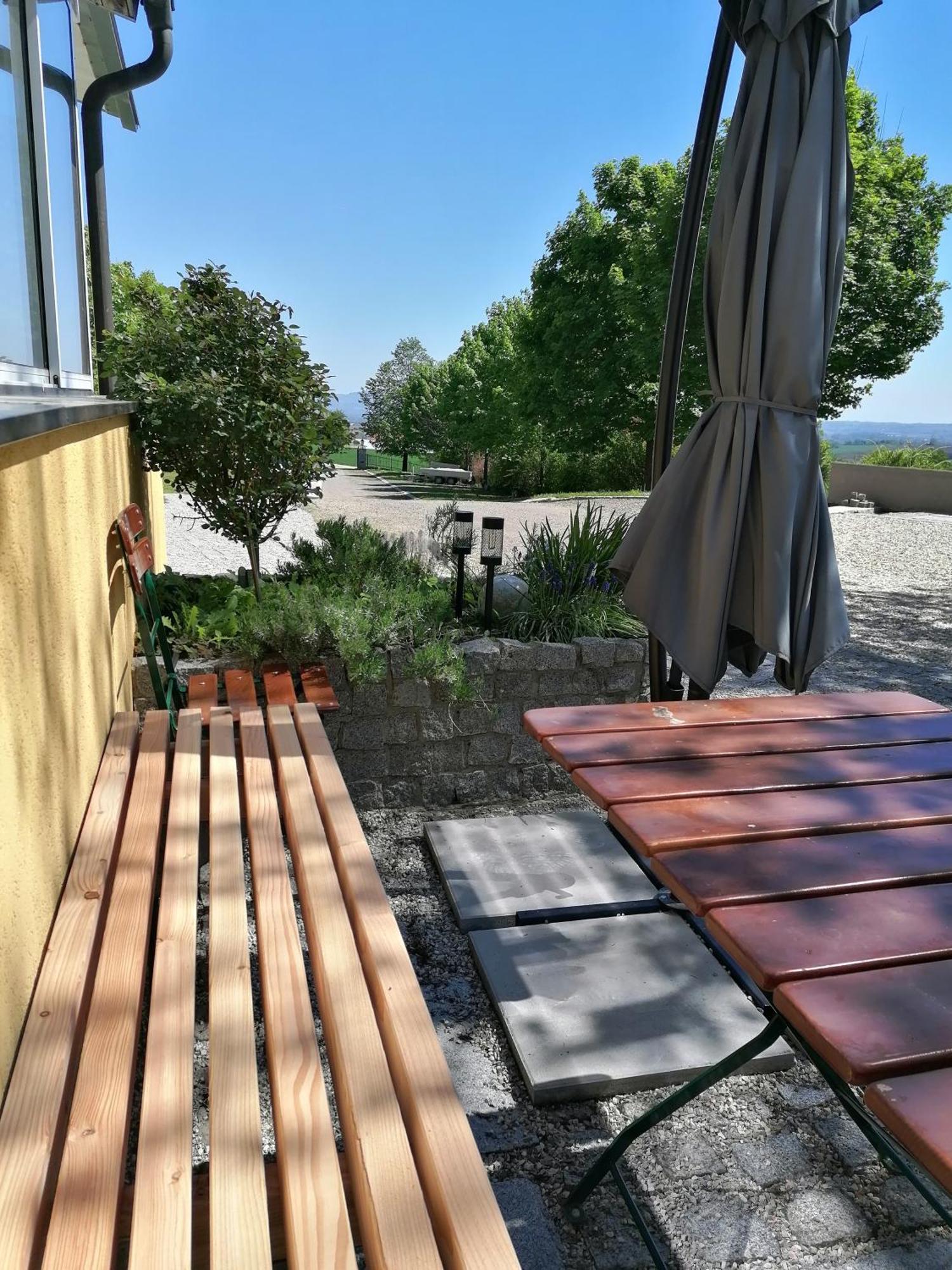 Ferienwohnung Schuhmann Mit Wintergarten Und Garten Therme Aquapulco Und Ikuna Erlebnispark, Zoo Schmiding 20 Min Mit Auto Entfernt Ab 3 Naechte Buchbar Hinzenbach Ngoại thất bức ảnh